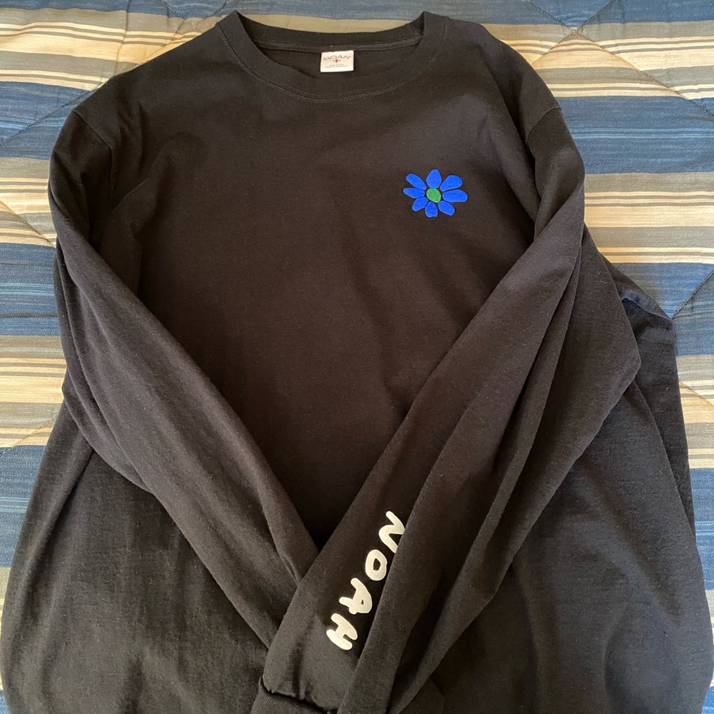 Men’s brand new, black Noah long sleeve t-shirt